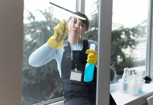 Nettoyage de vitres intérieures et extérieures à Illiers-l'Évêque
